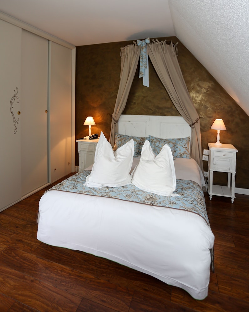 Prestige, Suite, 1 Queen and 1 Single Bed, Vineyard View