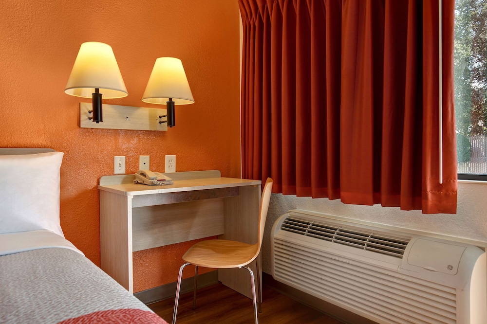 Motel6 Monterey, CA 47/57