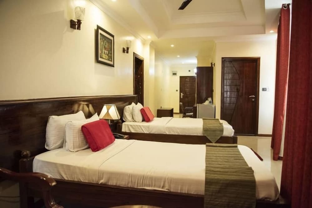 Hotel Sapphire 17/68