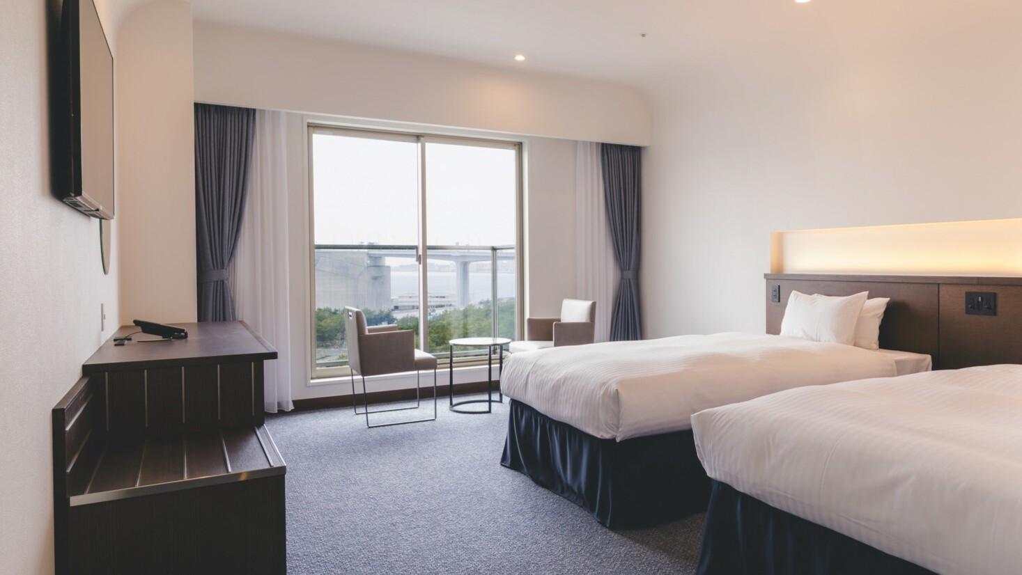Tower, Spa, Twin Beds