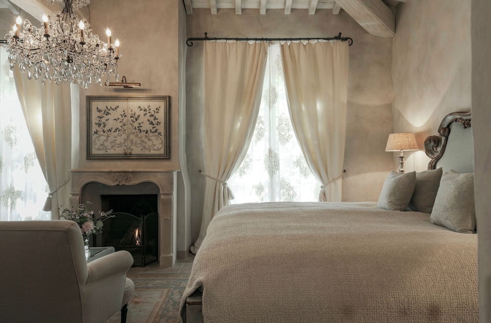 Junior Suite, King Bed, Garden Area