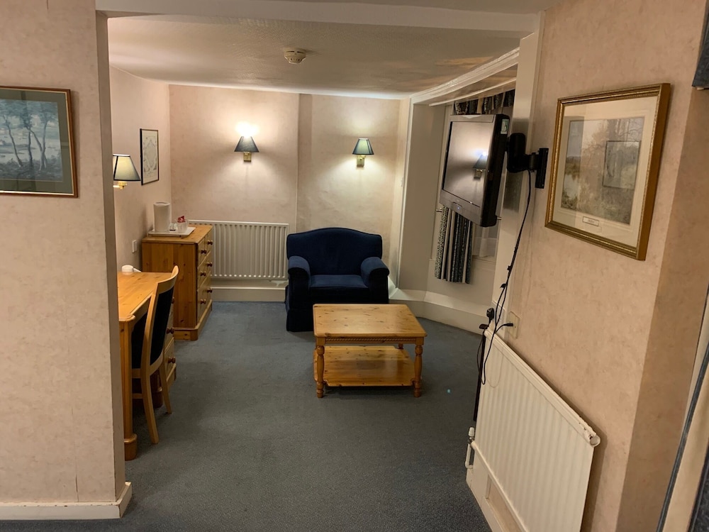 Yelf's Hotel 17/25