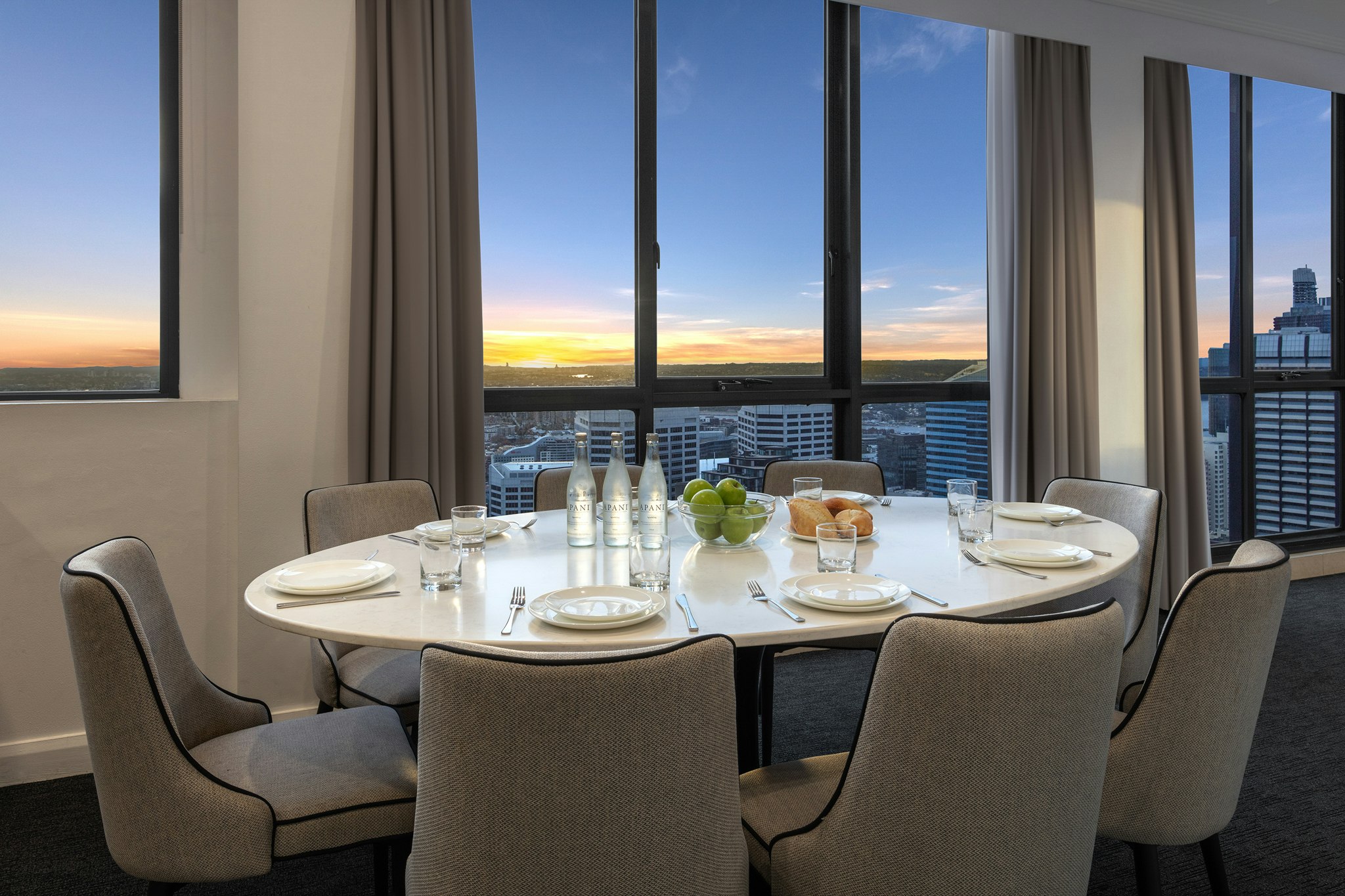 Meriton Suites Pitt Street 54/65