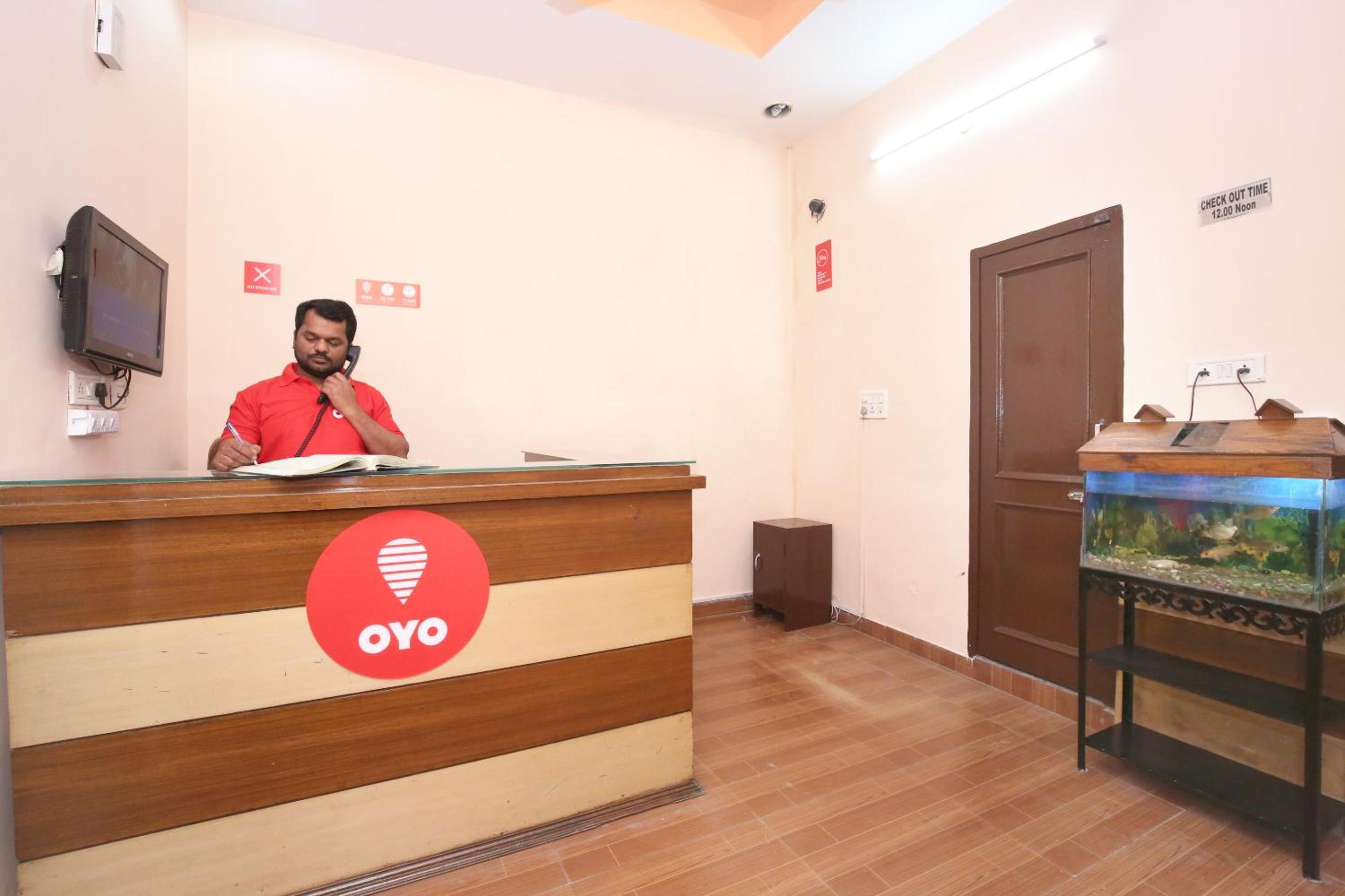 Oyo 10384 Hotel Rajesh Palace 5/30