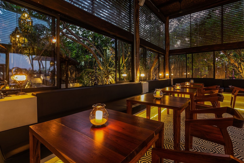 Lotus Beach Hotel 31/49