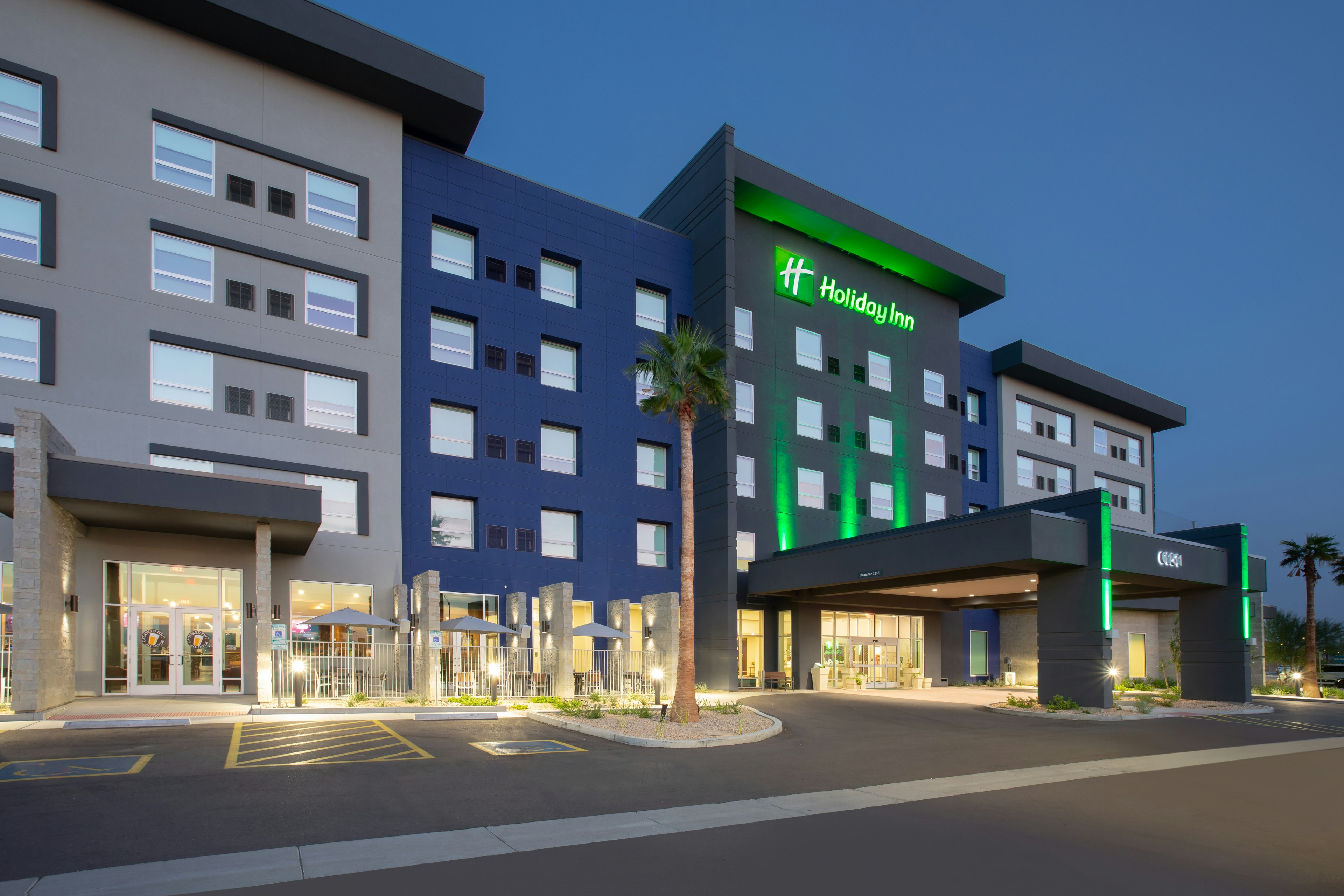 Holiday Inn Glendale - Stadium & Ent Dist 72/77