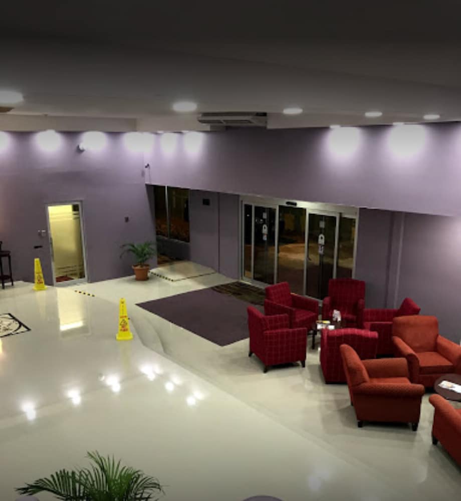 Airport Suites Hotel 4/61