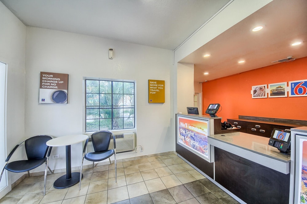 Motel6 San Antonio, TX - Northwest Medical Center 14/60