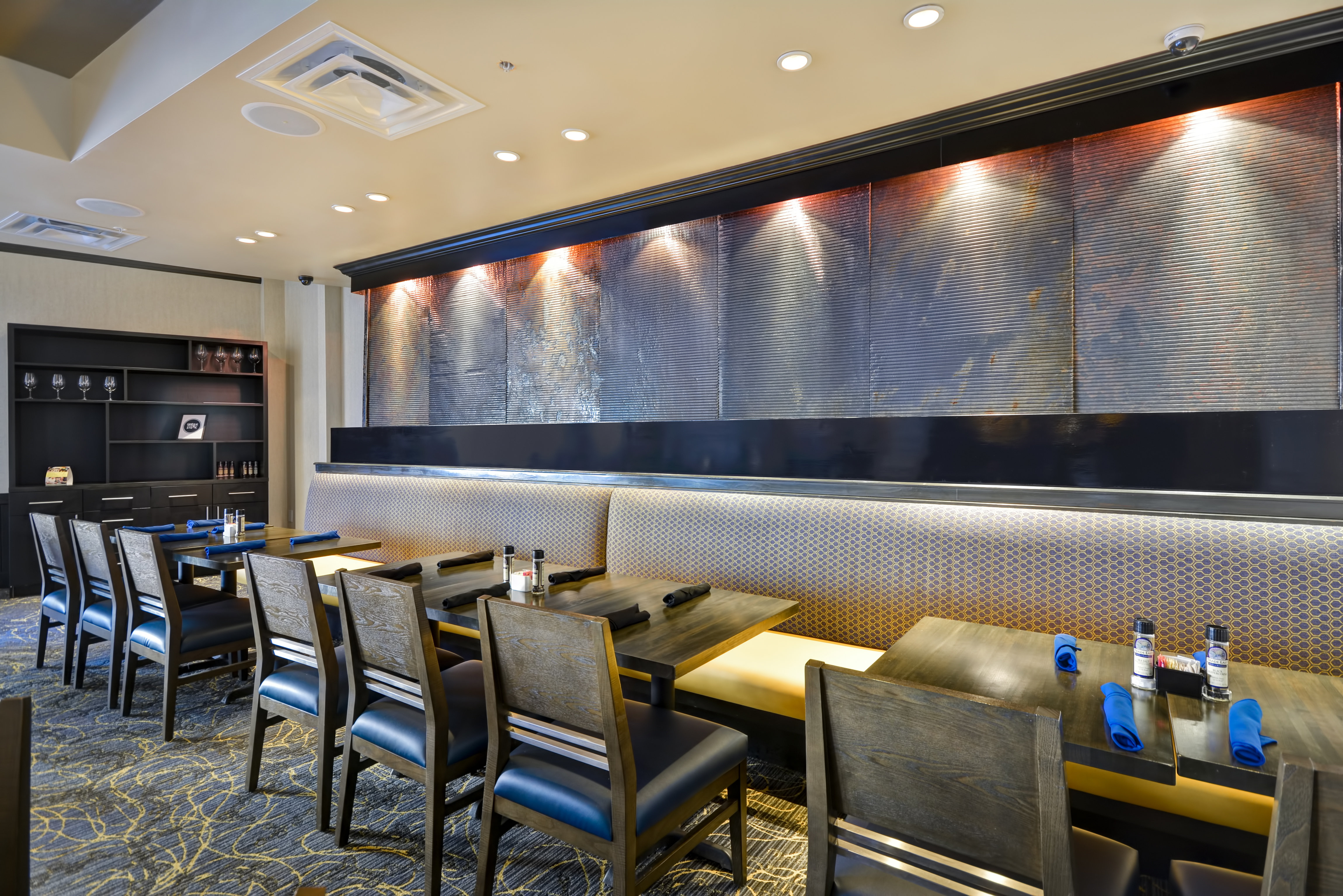 Holiday Inn Detroit Metro Airport 36/58