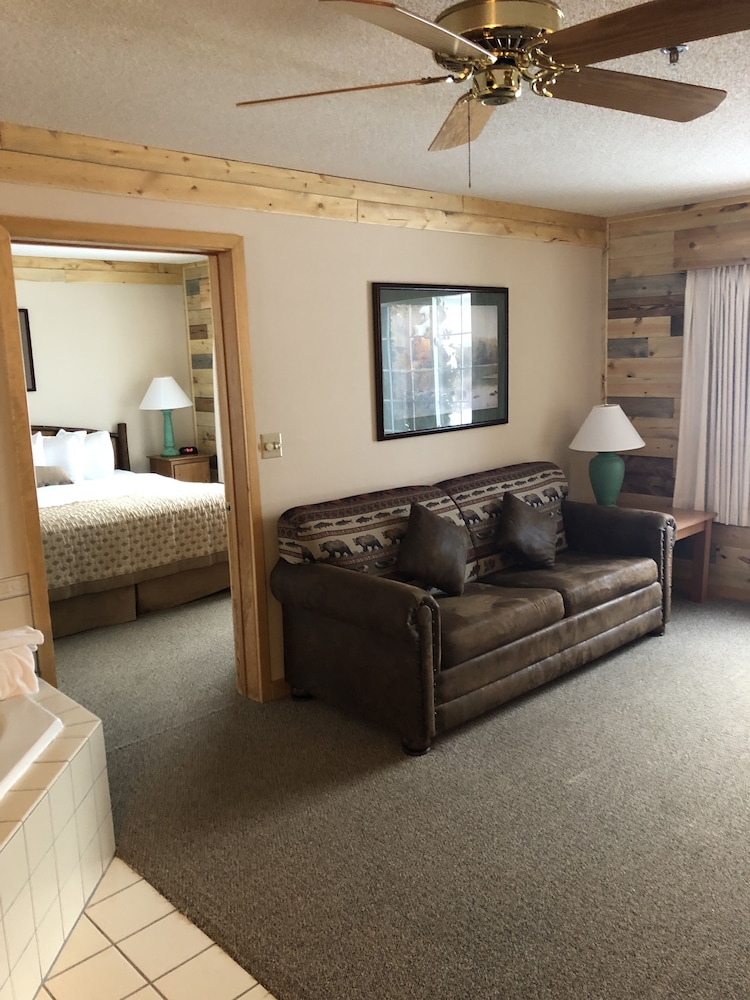Flat Creek Inn And Suites 23/34