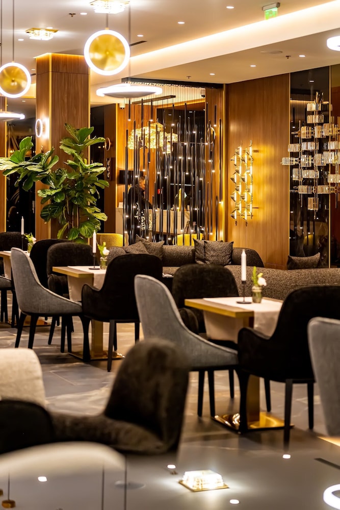 Sky Airport Hotel 42/61