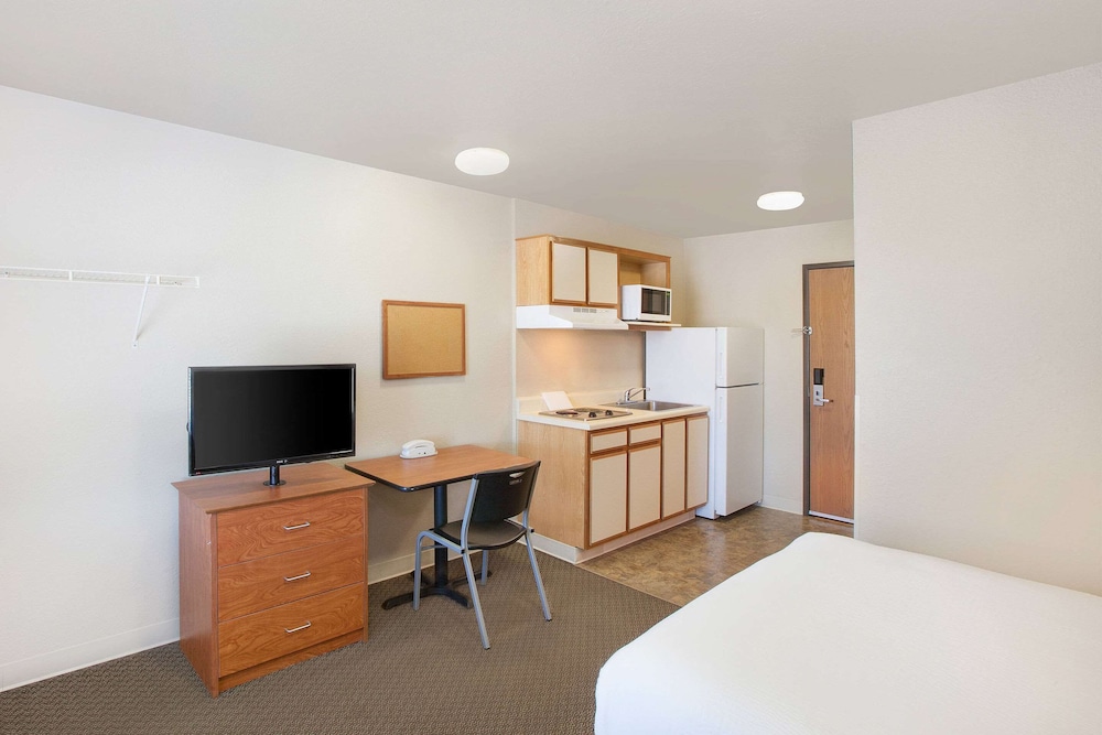 WoodSpring Suites Jacksonville Beach Blvd 21/29