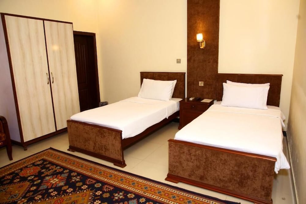 SHELTON HOUSE, LAHORE 10/24