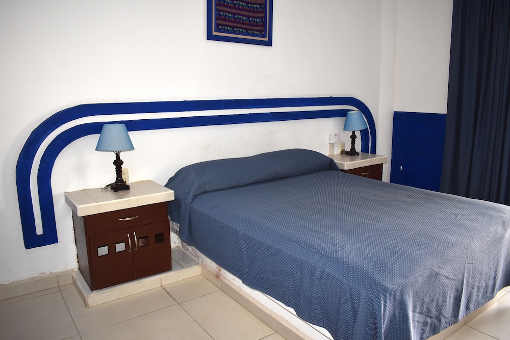 Hotel Plaza Almendros, Isla Mujeres 10/39