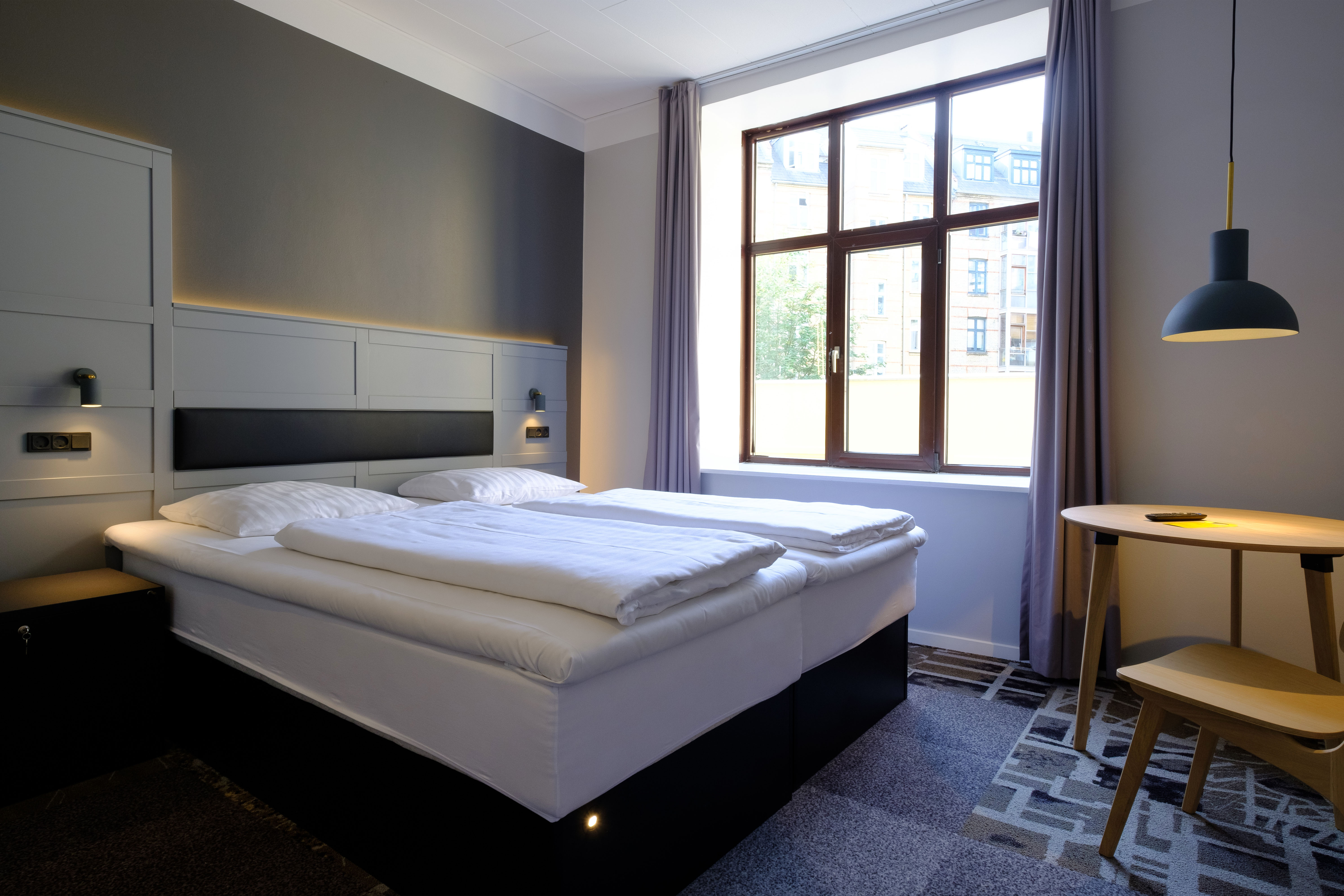 غرفة قياسية بسرير مزدوج