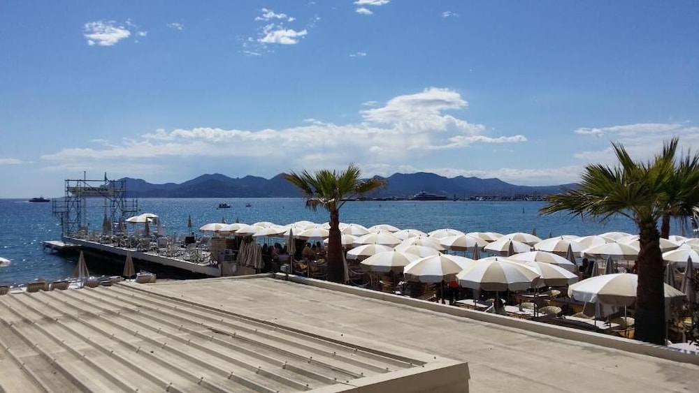 Azur Cannes Le Romanesque 48/57