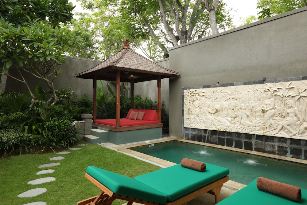 THE SHANTI RESIDENCE AND RESORT 38/66
