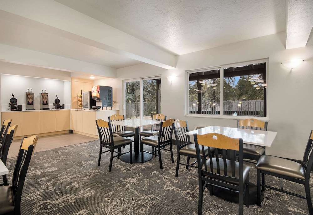 Best Western Portland West Beaverton 73/88