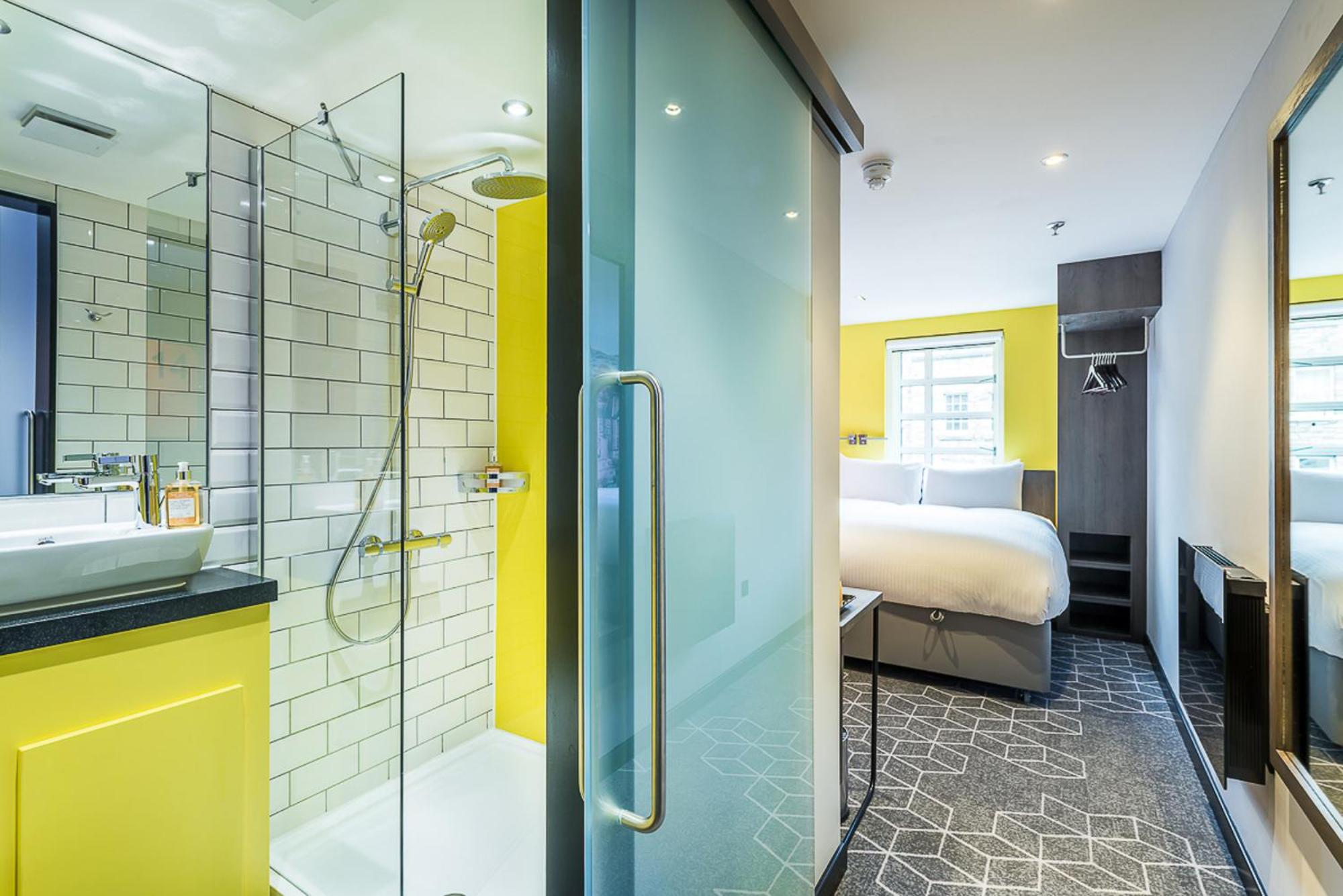 ROOM, DOUBLE BED