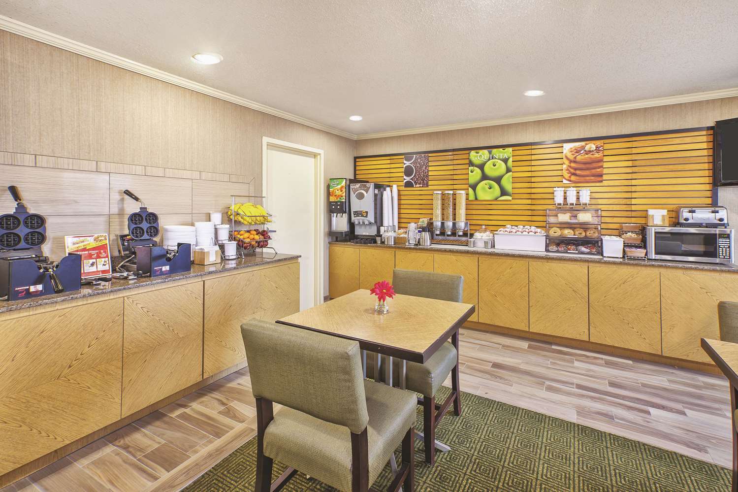 La Quinta Inn Toledo Perrysburg 14/17