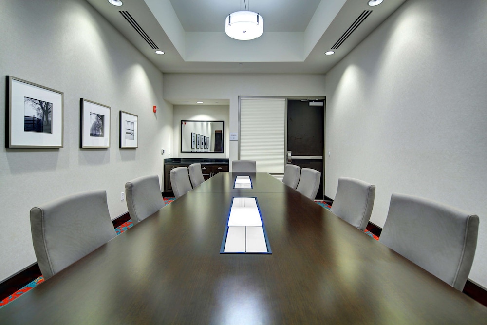 Hampton Inn And Suites Roanoke-Downtown 64/75
