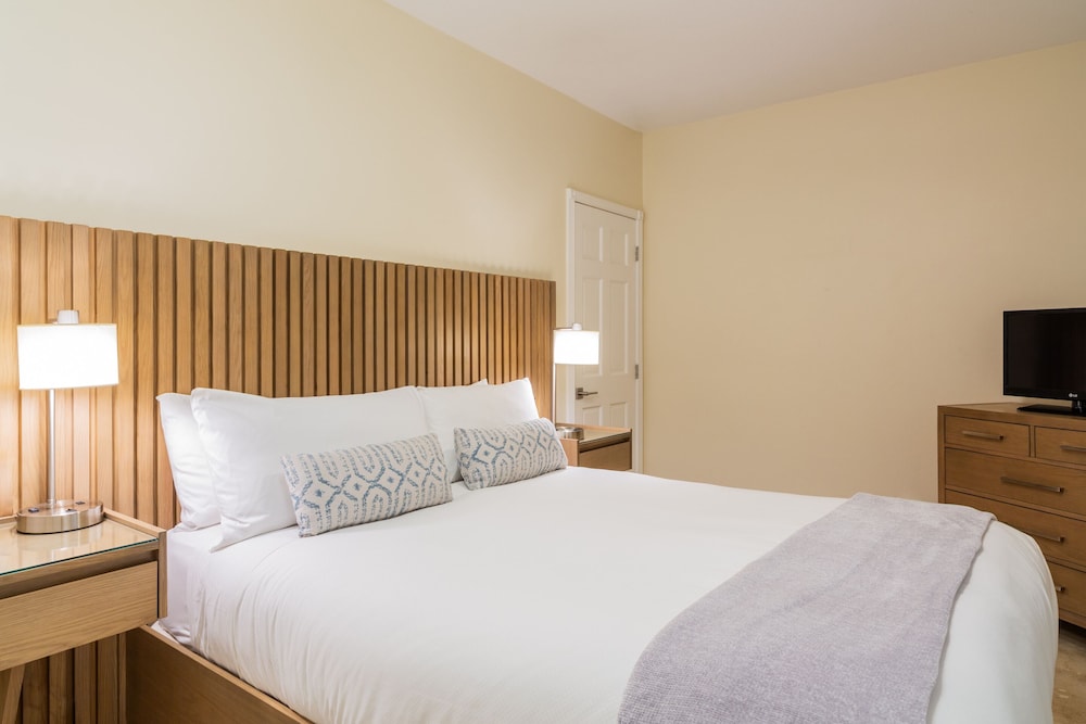 COURTYARD, JUNIOR SUITE