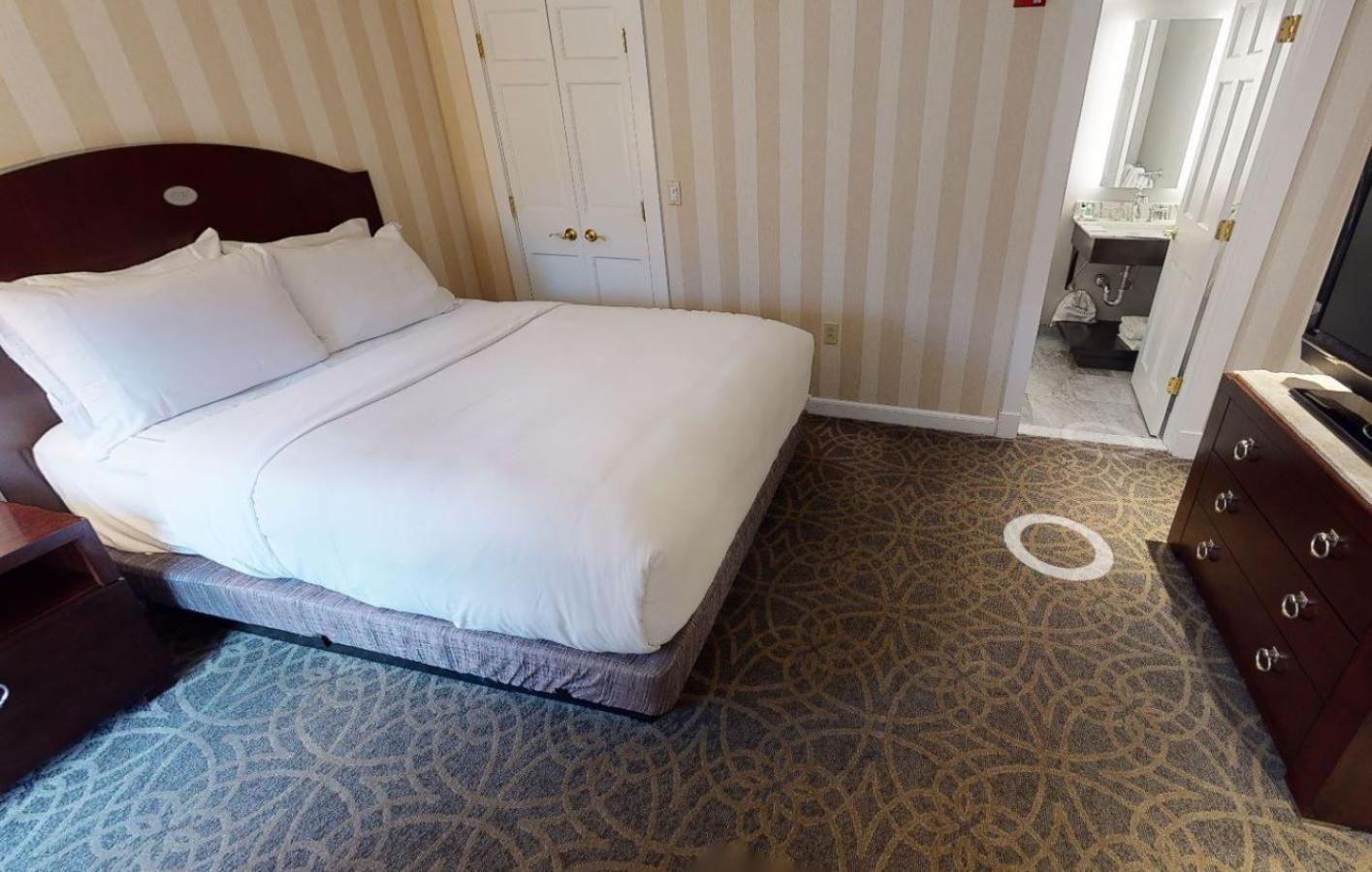 Orvis, Deluxe, Suite, Queen Bed