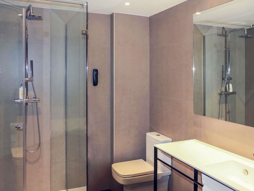 Mercure Madrid Centro Lope De Vega 75/75