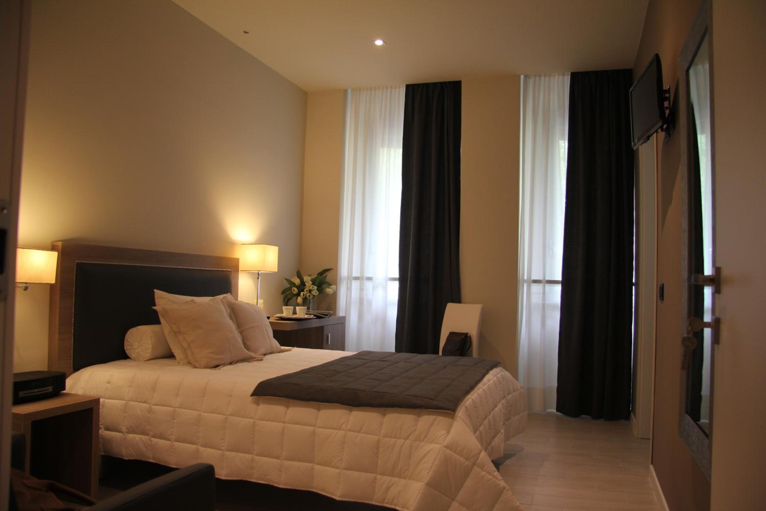 Room, Semi Double Bed, Hotel Zara Milano 2/5
