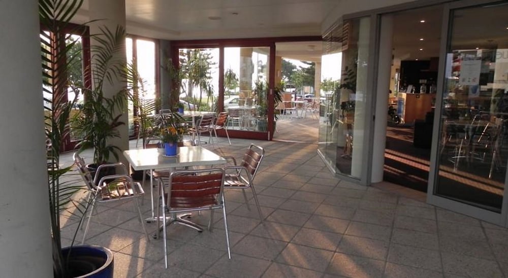 Riverside Holiday Apartments 62/78