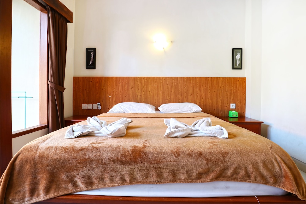 Gora Beach Inn 11/53
