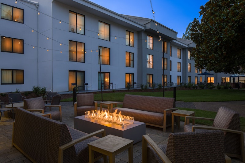Courtyard By Marriott Portland Beaverton 12/24