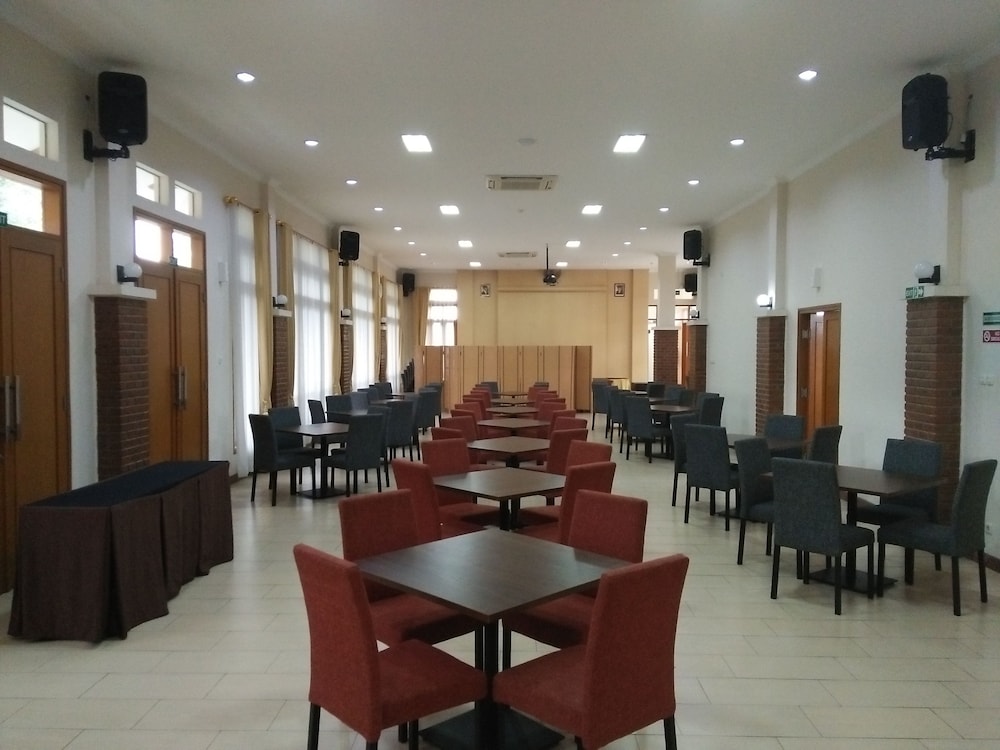 Ahadiat Hotel And Bungalow 34/50