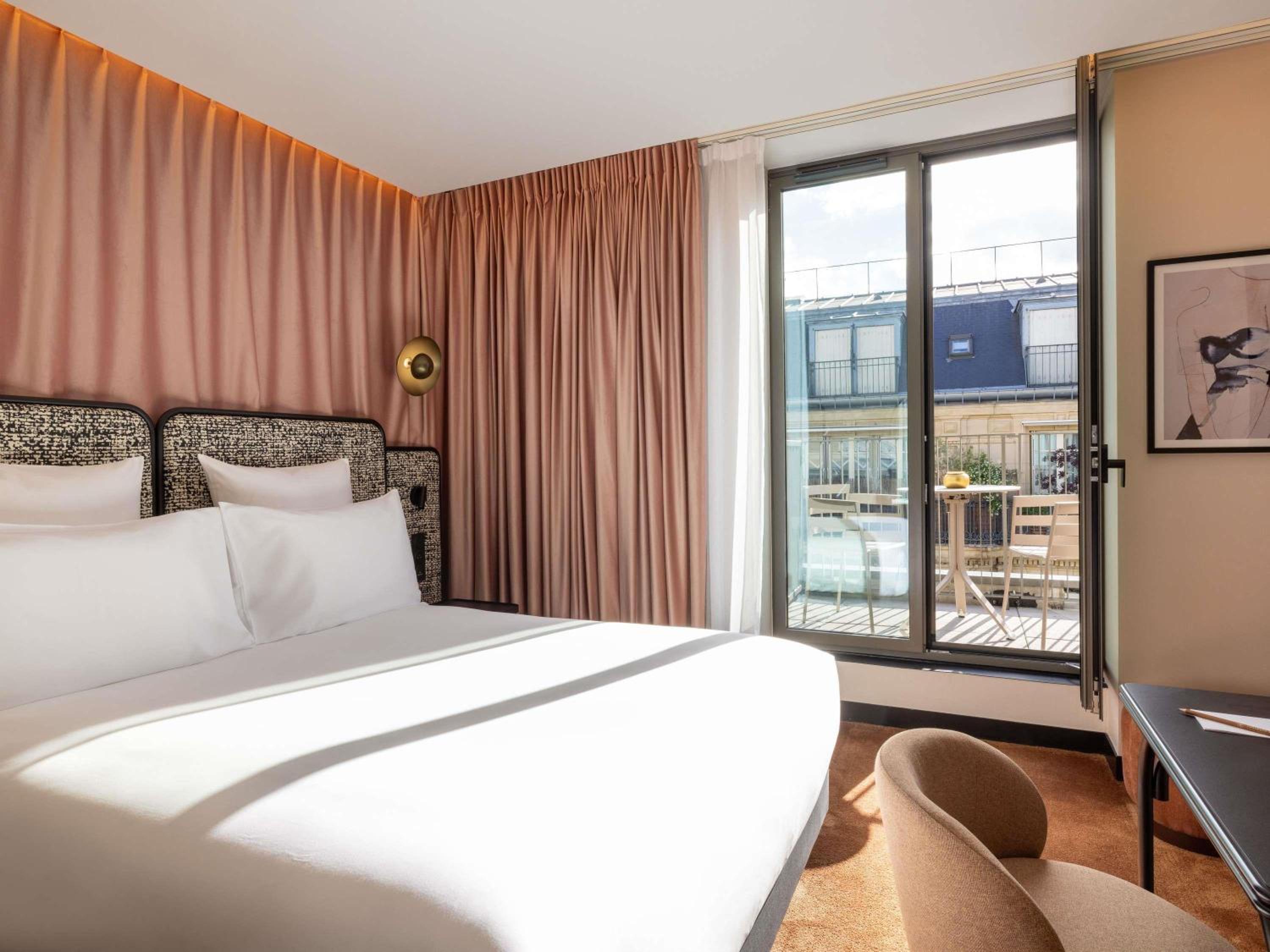 DELUXE, DOUBLE BED, BALCONY