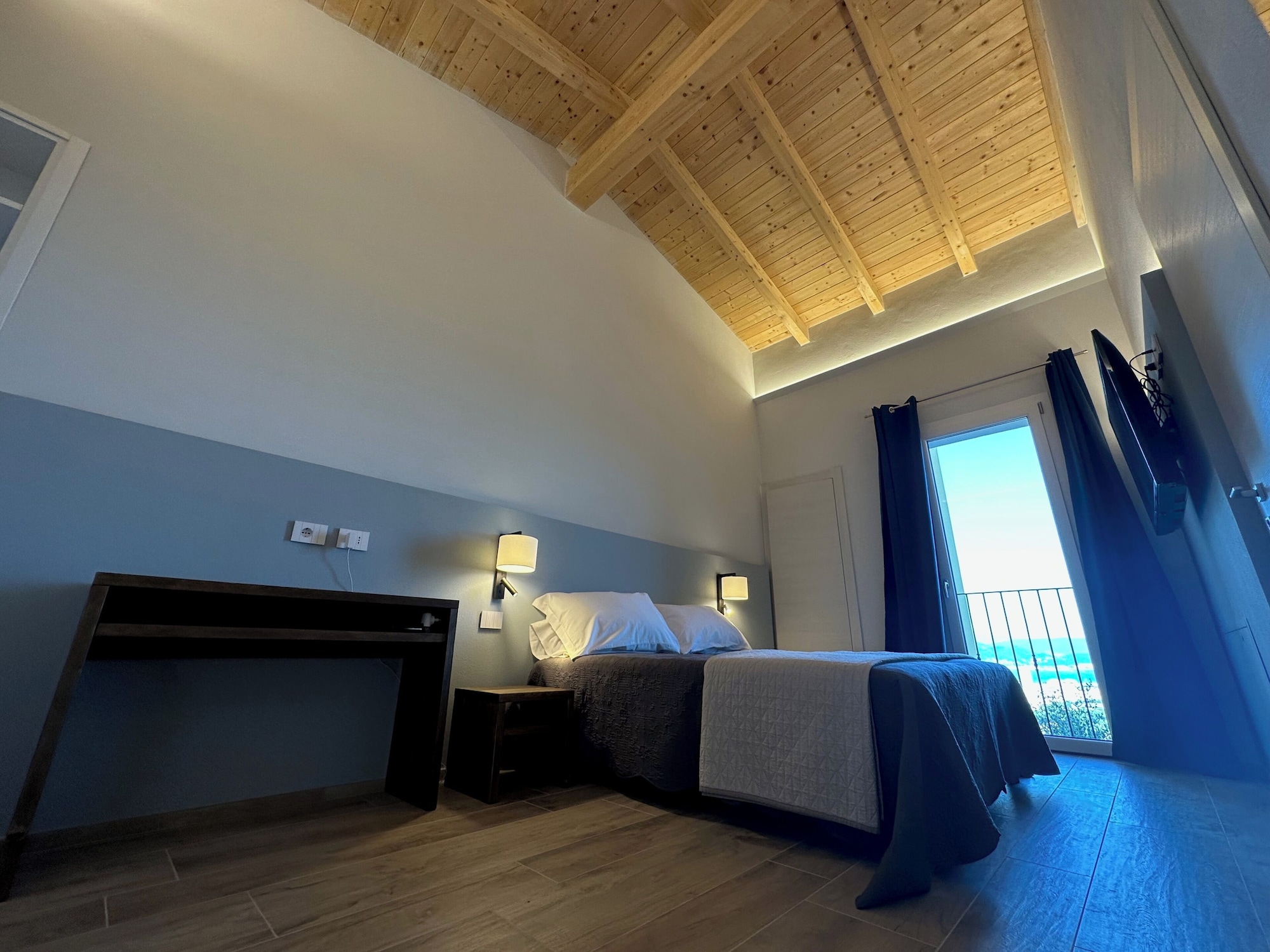 DELUXE, QUEEN BED, SEA VIEW, ANNEX