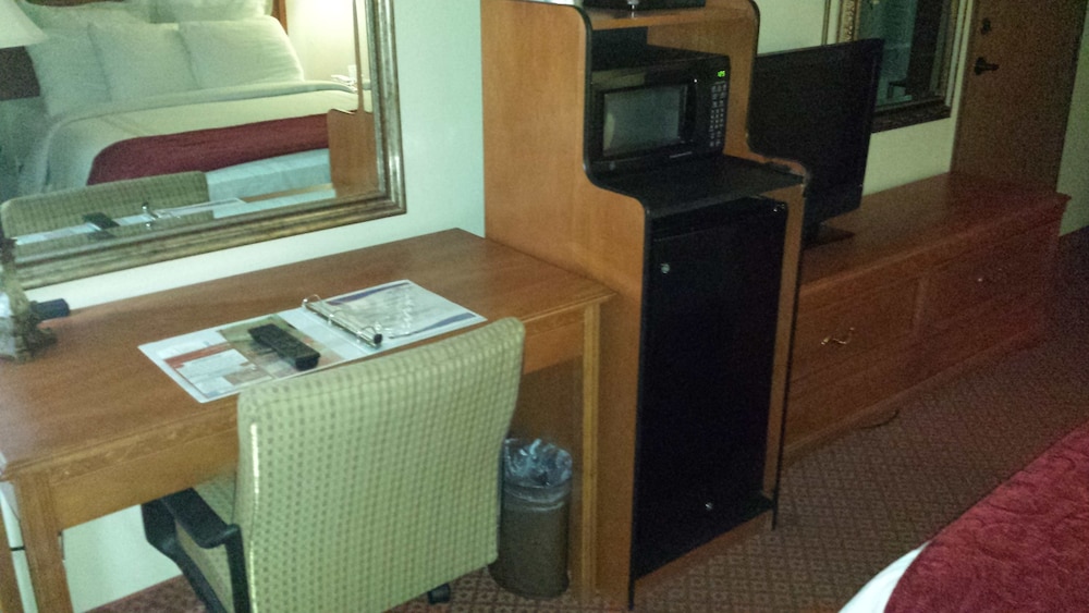 All American Inn and Suites 19/46