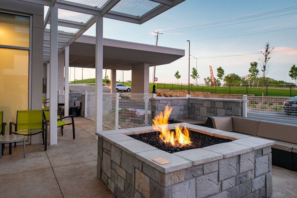 SPRINGHILL SUITES KANSAS CITY NORTHEAST 33/36