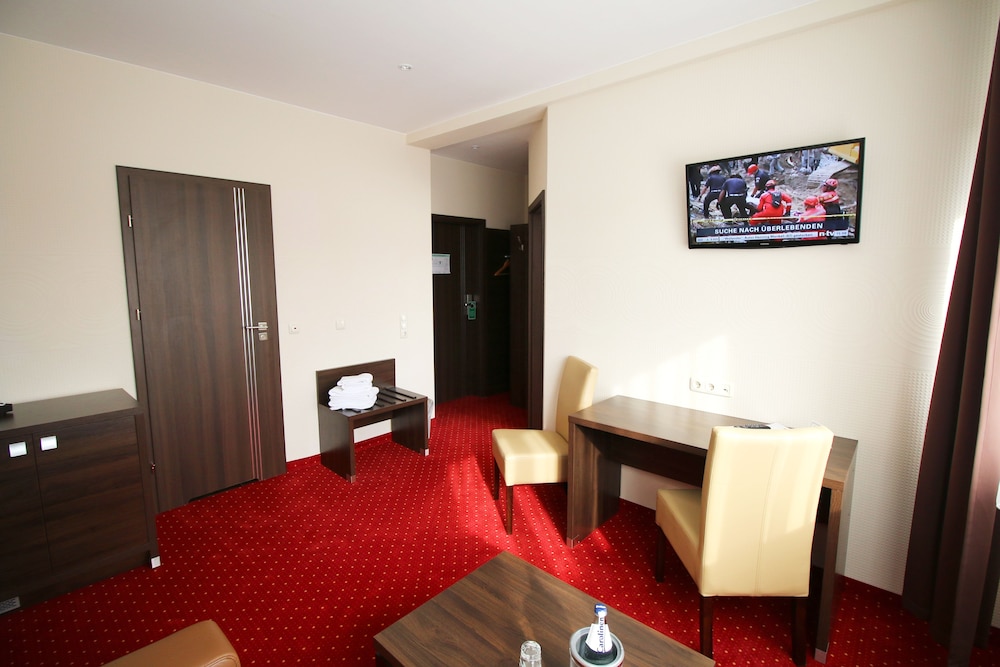 home Hotel 24/40