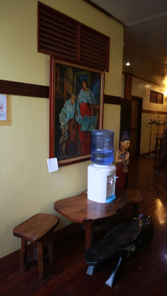 Lolo Oyong Pension House 36/39