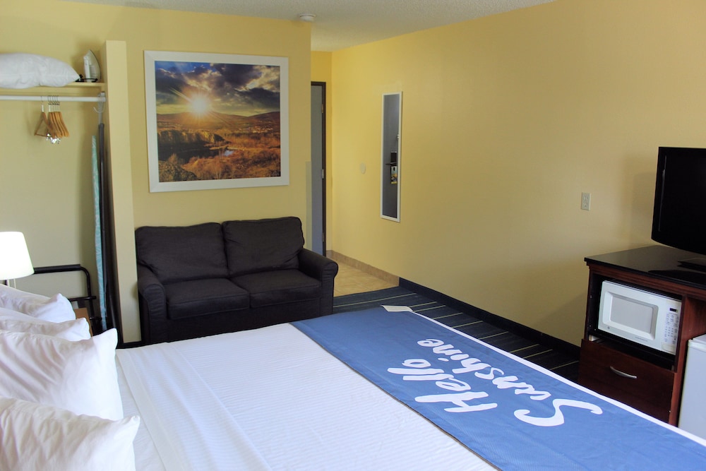 Days Inn & Suites by Wyndham Gunnison 10/46