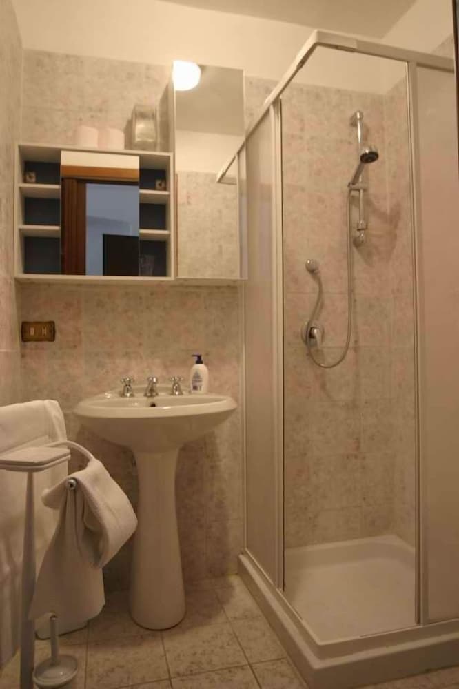 Vatican Rooms Guest Hous 8/52