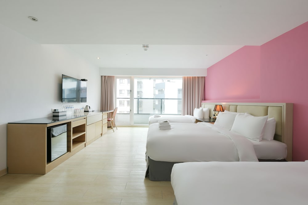 Champs Elysees Hotel 9/47