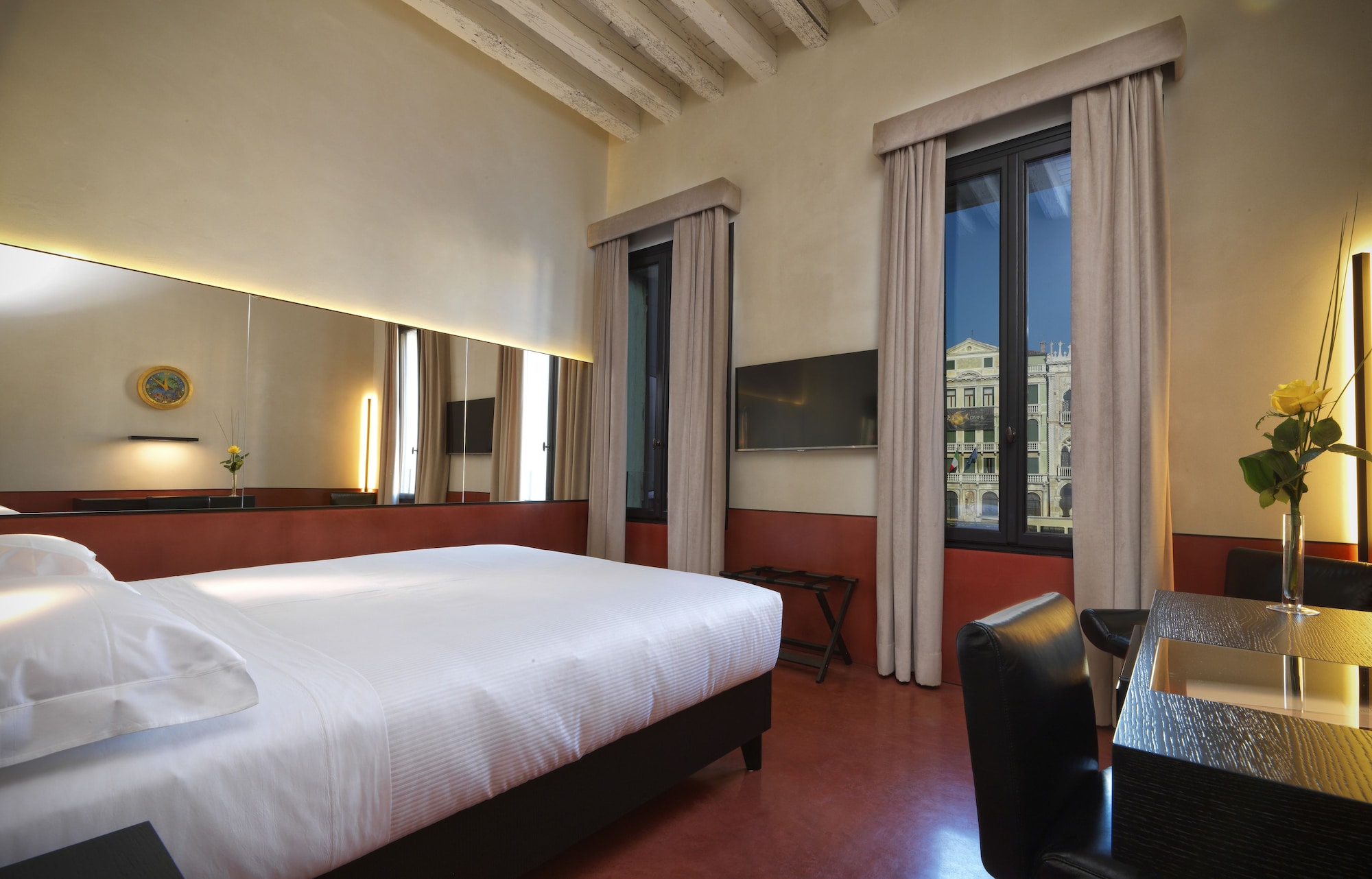 DELUXE, DOUBLE BED, CANAL VIEW