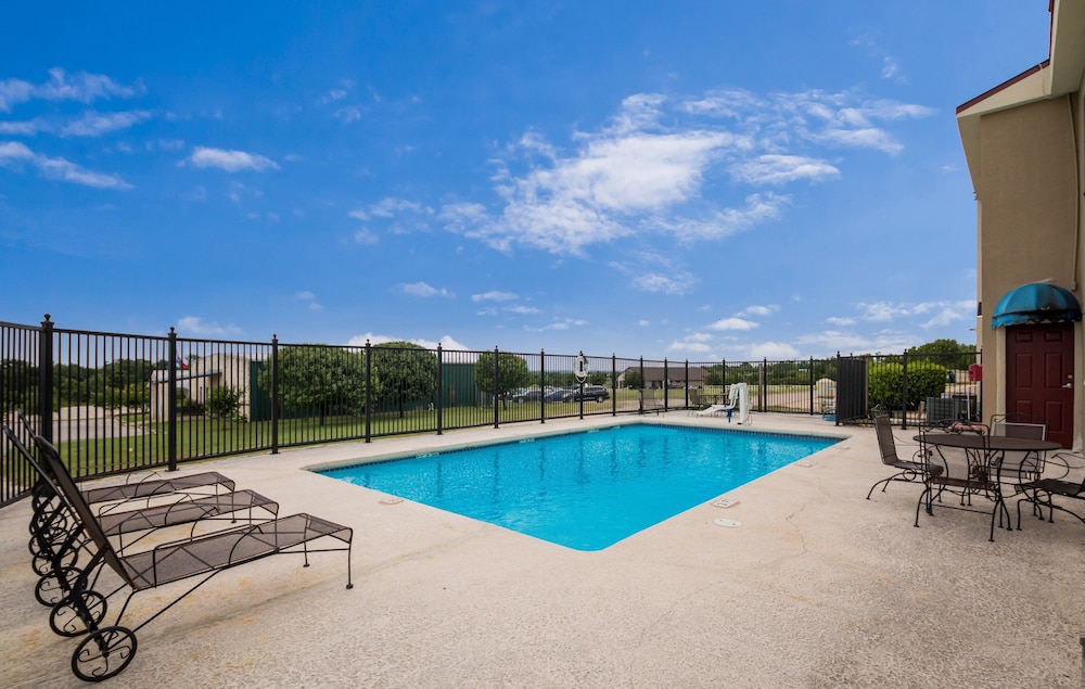 Red Roof Inn & Suites Austin East - Manor 15/22