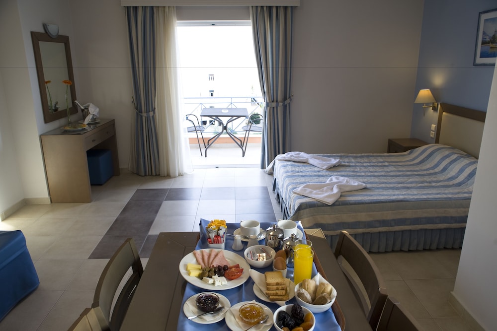 Philoxenia Hotel 49/75