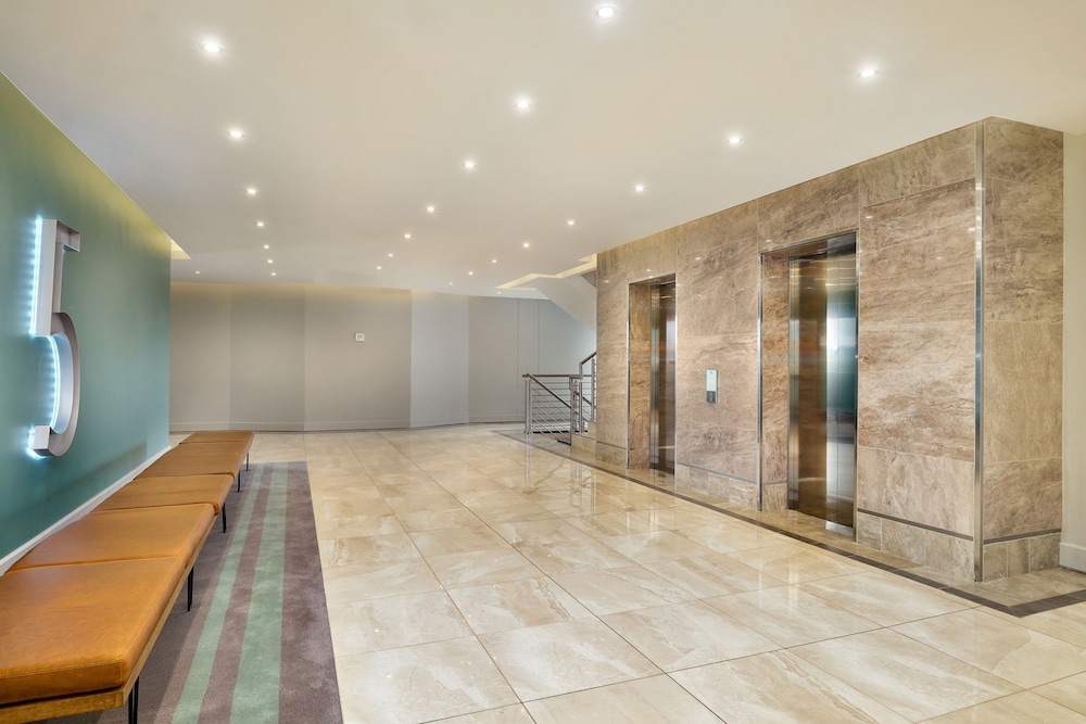 The Regency Apartment Hotel Menlyn 18/40