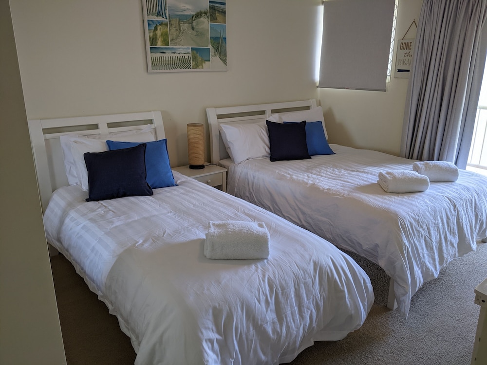 MOORINGS BEACH RESORT 12/77