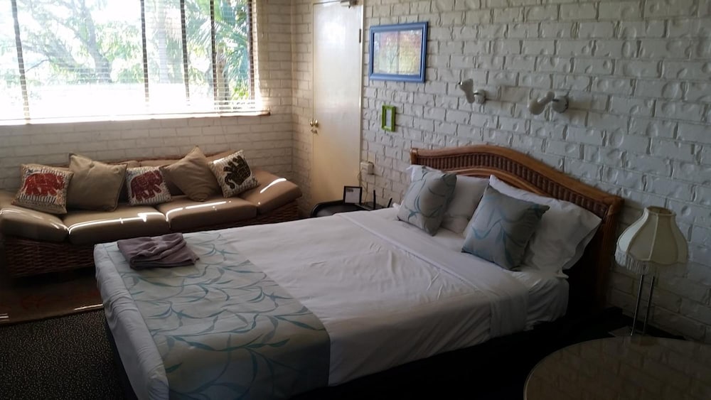 Holland Park Motel 15/33