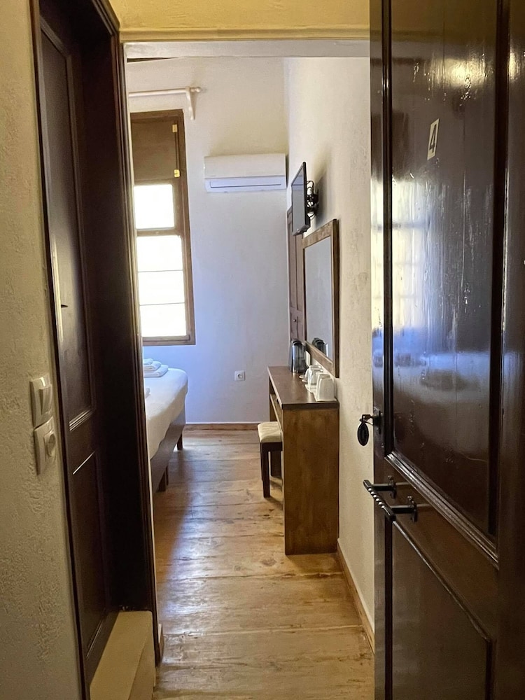 Captain Vasilis Hotel 56/56