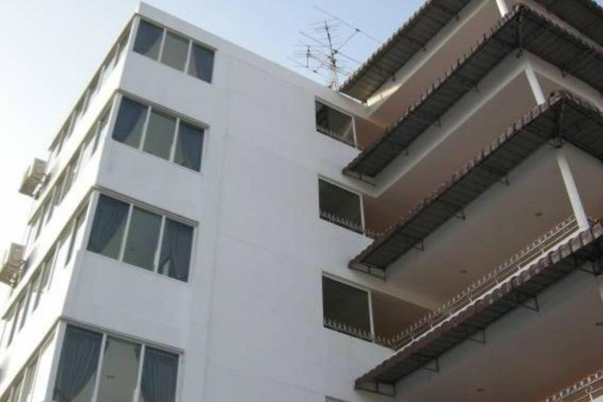 Pearl Residence Serviced Apartment 3/25